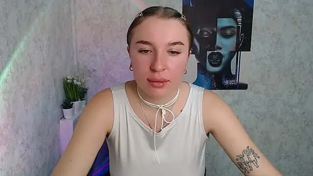 JuliaTopp  online show from 10-24-25, 06:40