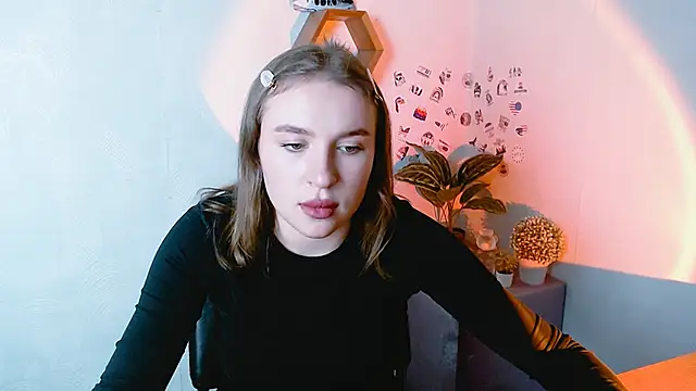 JuliaTopp  online show from 09-18-25, 12:30