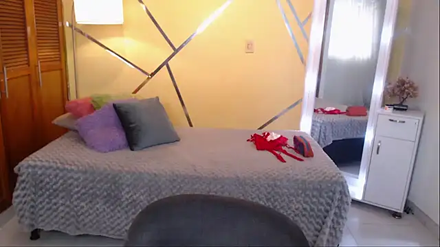Snapshot of shirleyrojas chatting on 10-18-25, 07:49 shirleyrojas online show from 10-18-25, 07:49