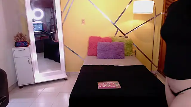 shirleyrojas online show from 12-01-25, 07:37