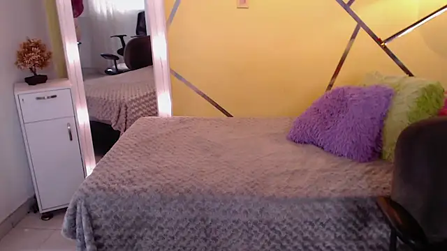 shirleyrojas online show from 11-19-25, 07:47