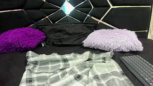 LITTLESUSSYY  online show from 10-04-25, 12:07
