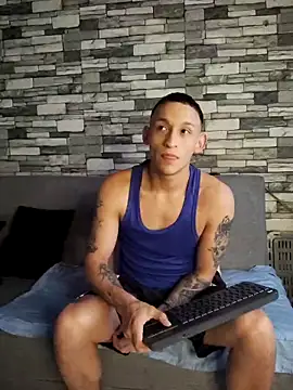 Snapshot of Masterblue_hot chatting on 10-11-25, 07:15 Masterblue hot online show from 10-11-25, 07:15