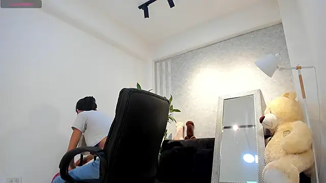 Snapshot of lily_cash1 chatting on 01-19-26, 01:04 lily cash1 online show from 01-19-26, 01:04