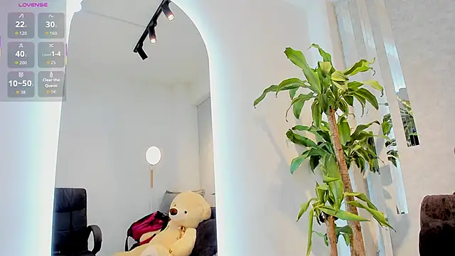 Snapshot of lily_cash1 chatting on 03-19-26, 11:32 lily cash1 online show from 03-19-26, 11:32