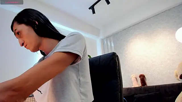 Snapshot of lily_cash1 chatting on 02-12-26, 01:55 lily cash1 online show from 02-12-26, 01:55