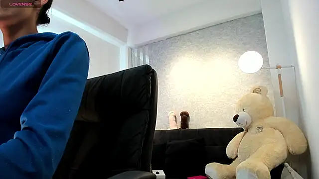 Snapshot of lily_cash1 chatting on 02-14-26, 02:17 lily cash1 online show from 02-14-26, 02:17