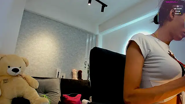 Snapshot of lily_cash1 chatting on 03-25-26, 11:20 lily cash1 online show from 03-25-26, 11:20