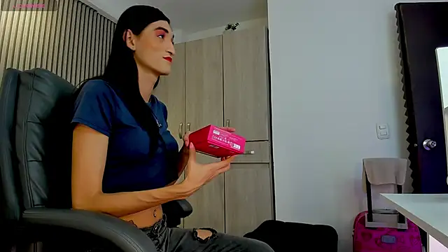 Snapshot of lily_cash1 chatting on 11-11-25, 07:08 lily cash1 online show from 11-11-25, 07:08