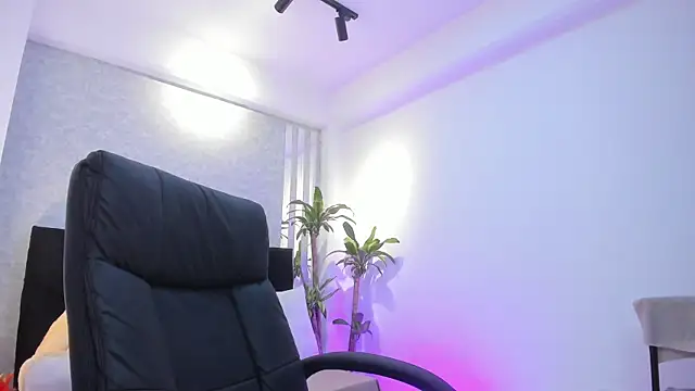 Snapshot of lily_cash1 chatting on 11-20-25, 02:51 lily cash1 online show from 11-20-25, 02:51