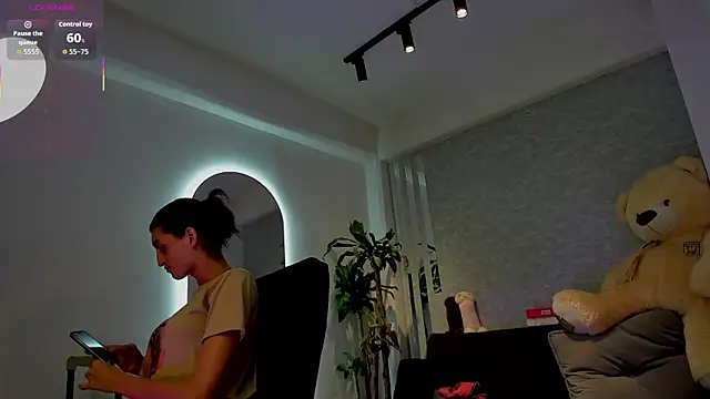 Snapshot of lily_cash1 chatting on 04-15-26, 07:58 lily cash1 online show from 04-15-26, 07:58