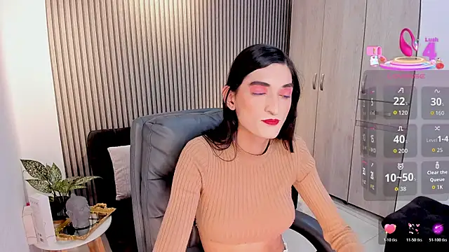 Snapshot of lily_cash1 chatting on 11-18-25, 07:06 lily cash1 online show from 11-18-25, 07:06