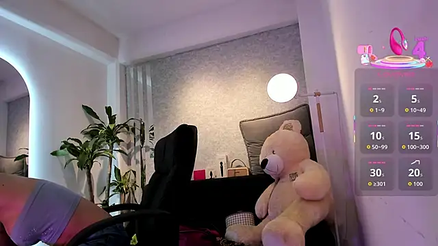 Snapshot of lily_cash1 chatting on 02-16-26, 12:59 lily cash1 online show from 02-16-26, 12:59