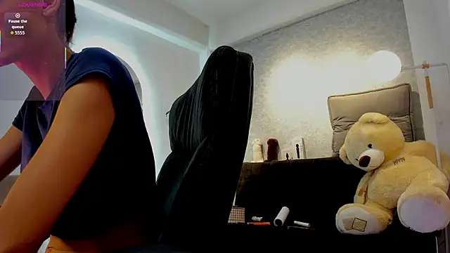 Snapshot of lily_cash1 chatting on 03-12-26, 12:09 lily cash1 online show from 03-12-26, 12:09