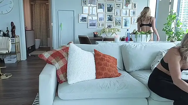 Snapshot of bambifarrina chatting on 10-22-25, 06:40 bambifarrina online show from 10-22-25, 06:40