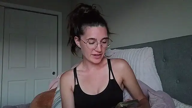 Snapshot of bambifarrina chatting on 06-07-26, 01:33 bambifarrina online show from 06-07-26, 01:33