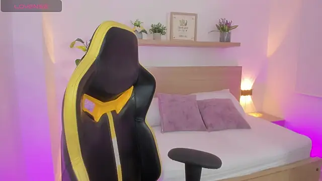 Snapshot of luma_sky_ chatting on 02-05-26, 02:51 luma sky online show from 02-05-26, 02:51