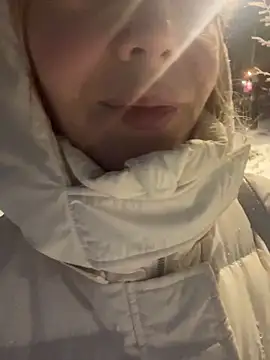 Snapshot of Natalee_Love chatting on 12-23-25, 08:13 Natalee Love online show from 12-23-25, 08:13