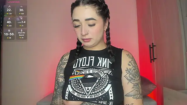 Snapshot of scarlett_Collinss chatting on 05-11-26, 12:06 scarlett Collinss online show from 05-11-26, 12:06