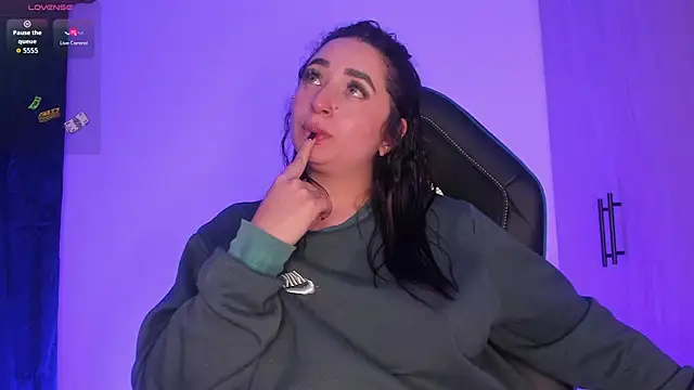Snapshot of scarlett_Collinss chatting on 05-03-26, 02:05 scarlett Collinss online show from 05-03-26, 02:05