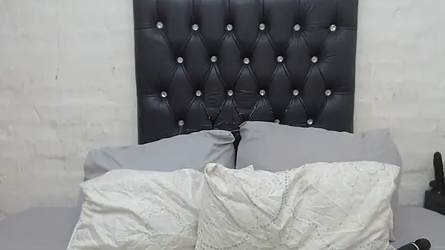 GlowGoddessxx online show from 12-23-25, 10:03