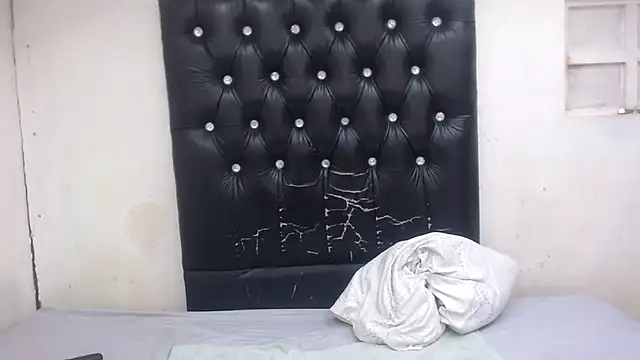 GlowGoddessxx online show from 03-12-26, 06:01