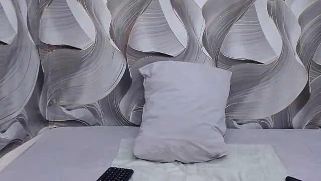 GlowGoddessxx online show from 05-02-26, 06:02