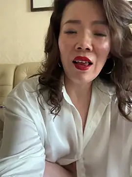 Snapshot of anna_yngs chatting on 06-04-26, 03:33 anna yngs online show from 06-04-26, 03:33