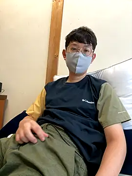 tom19899q online show from 09-15-25, 08:26