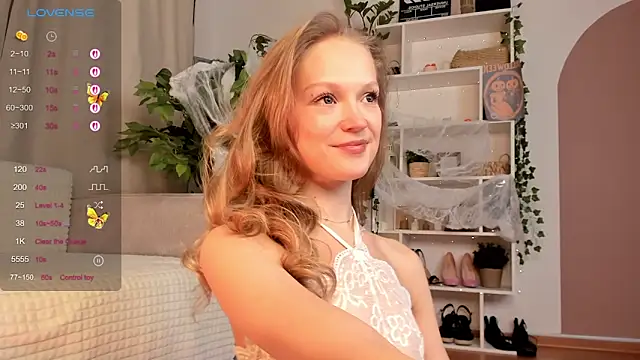 Snapshot of Kara_smalltits chatting on 10-21-25, 11:42 Kara smalltits online show from 10-21-25, 11:42