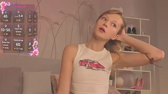 Snapshot of Kara_smalltits chatting on 09-21-25, 12:10 Kara smalltits online show from 09-21-25, 12:10