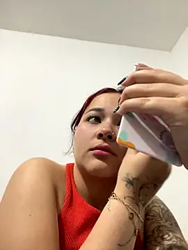 Leakitten online show from 11-19-25, 01:49