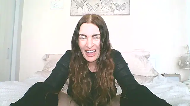 Snapshot of EllaKent chatting on 05-11-26, 04:04 EllaKent online show from 05-11-26, 04:04