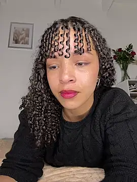Snapshot of Yasmin777_ chatting on 07-23-26, 02:20 Yasmin777 online show from 07-23-26, 02:20