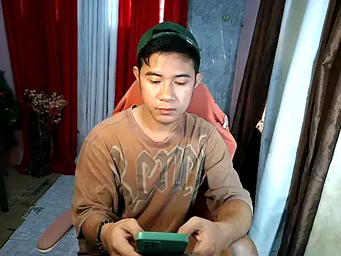 Snapshot of urboy_cass chatting on 09-23-25, 02:40 urboy cass online show from 09-23-25, 02:40