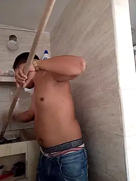 Snapshot of andrewcaxo chatting on 09-18-25, 04:32 andrewcaxo online show from 09-18-25, 04:32