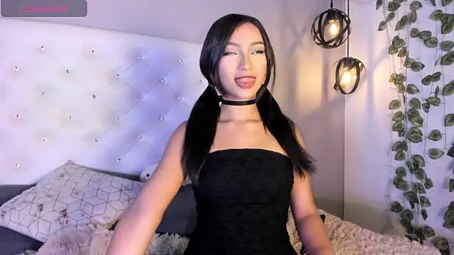 Nicollee Heart online show from 03-19-26, 01:44