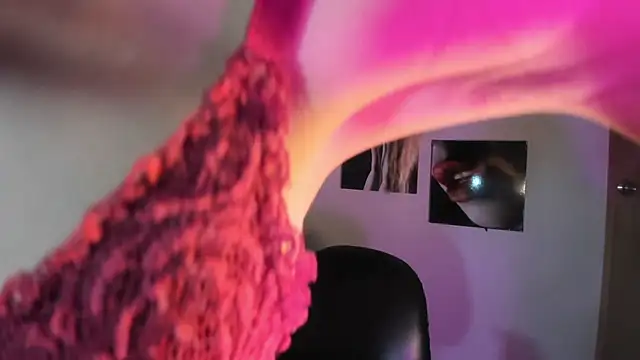 Nicollee Heart online show from 09-22-25, 02:01