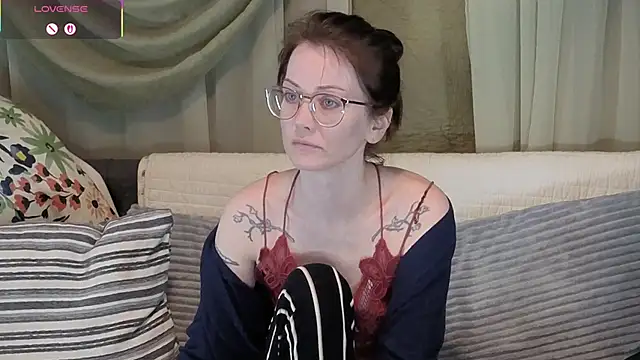 Snapshot of kohlbird chatting on 02-05-26, 03:02 kohlbird online show from 02-05-26, 03:02