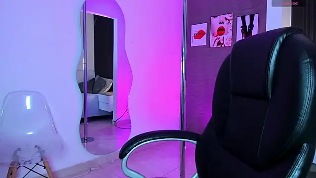 Snapshot of Dulcerose_01 chatting on 11-07-25, 04:39 Dulcerose 01 online show from 11-07-25, 04:39