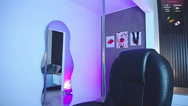 Snapshot of Dulcerose_01 chatting on 10-29-25, 11:25 Dulcerose 01 online show from 10-29-25, 11:25