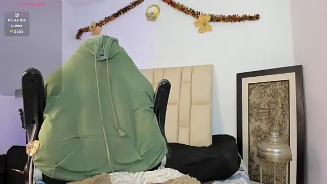 Snapshot of blue_wxw chatting on 02-12-26, 06:13 blue wxw online show from 02-12-26, 06:13