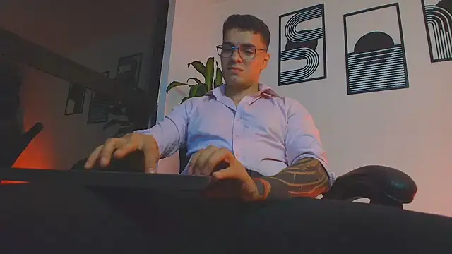 ALPHA DOMINUS  online show from 06-17-26, 03:39