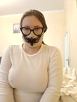 ShyPampBlondie online show from 10-11-25, 11:00