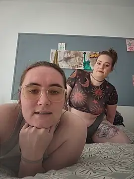 Snapshot of AndHerXO chatting on 07-18-26, 04:04 AndHerXO online show from 07-18-26, 04:04