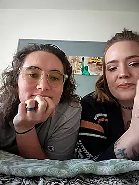 AndHerXO online show from 12-19-25, 01:46