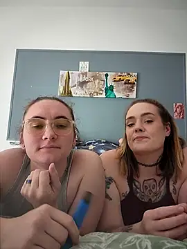 Snapshot of AndHerXO chatting on 05-15-26, 04:05 AndHerXO online show from 05-15-26, 04:05