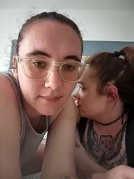 AndHerXO online show from 04-14-26, 03:17