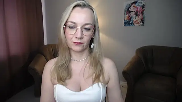 Snapshot of Ava_Elior chatting on 06-10-26, 11:11 Ava Elior online show from 06-10-26, 11:11