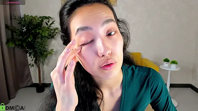 Snapshot of FlirtyAura chatting on 05-04-26, 03:32 FlirtyAura online show from 05-04-26, 03:32